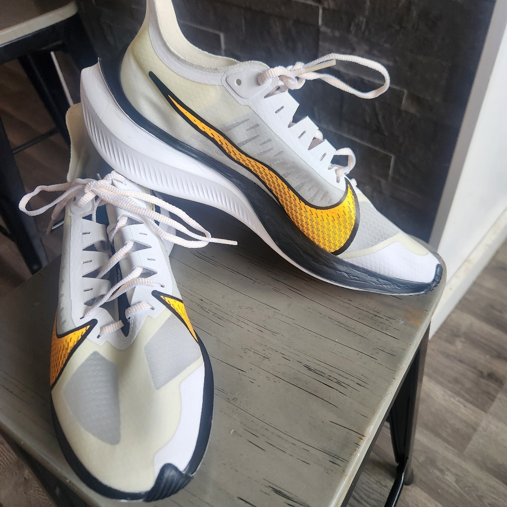 NWOT Nike Zoom Gravity Men's Running Shoes - White and Black - Picture 3 of 16